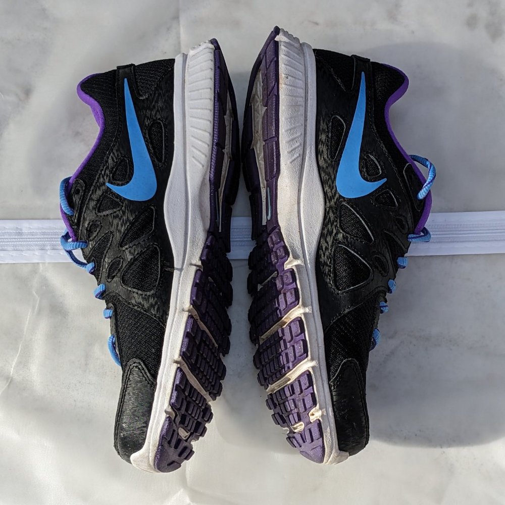 Nike Shoes - Picture 5 of 5